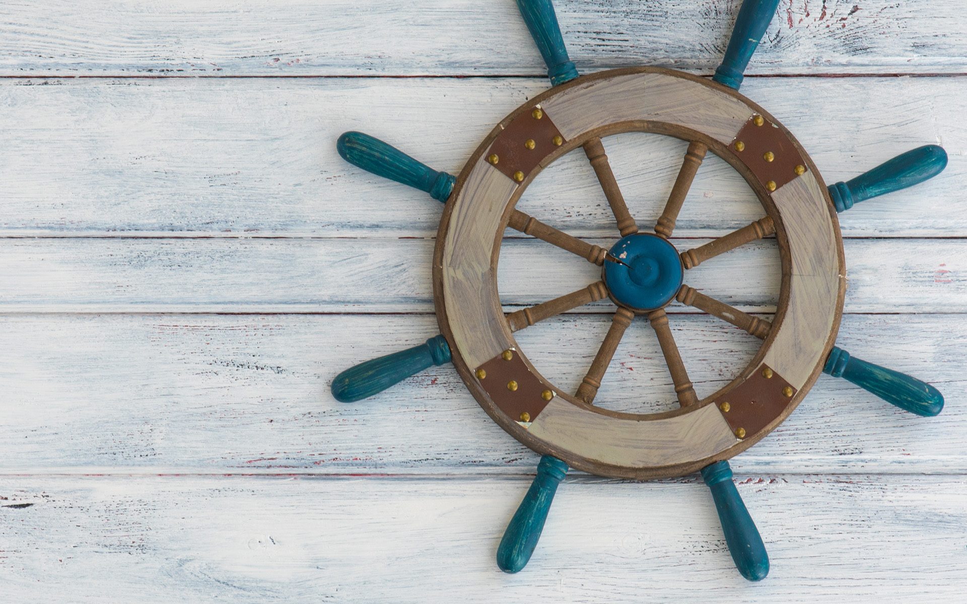 ship's steering wheel